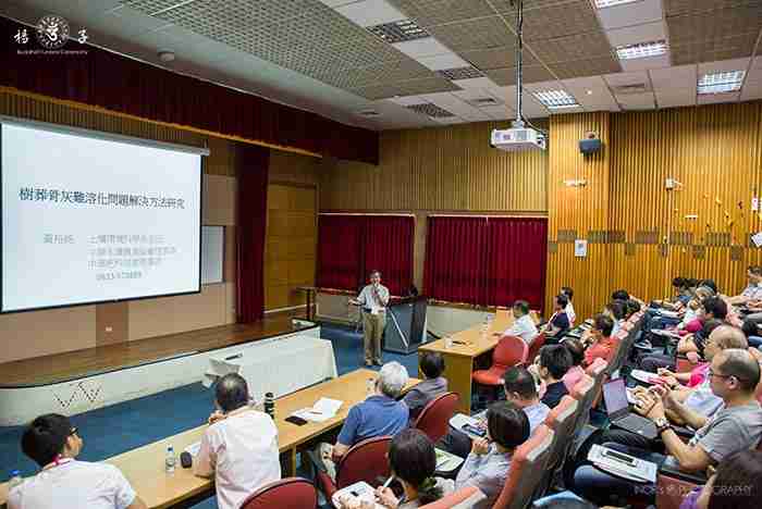  中興大學土壤環境科學系黃裕銘主任說，溶磷菌之類的微生物，有助於加速骨灰分解