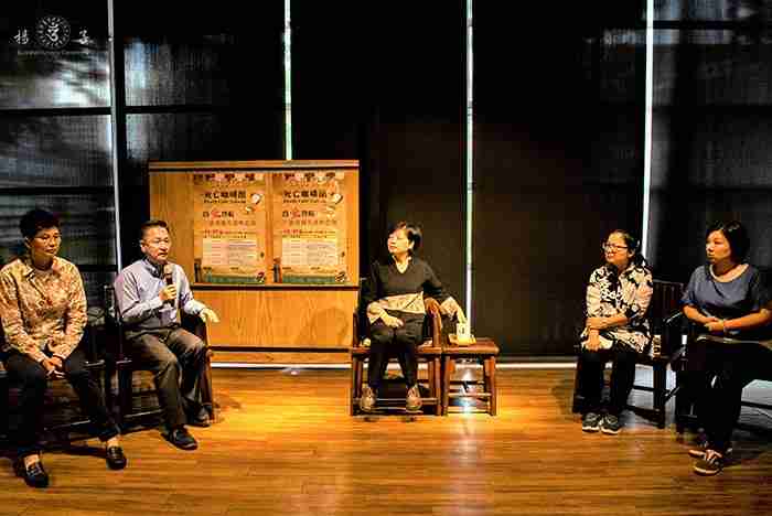 秋山堂「死亡咖啡館」活動,主題定調為「談喪親的失落與悲傷」,多位來自各領域的專家應邀與談,包括「楊子佛教禮儀」中區負責人楊子牧師兄 秋山堂「死亡咖啡館」活動,主題定調為「談喪親的失落與悲傷」,多位來自各領域的專家應邀與談,包括「楊子佛教禮儀」中區負責人楊子牧師兄