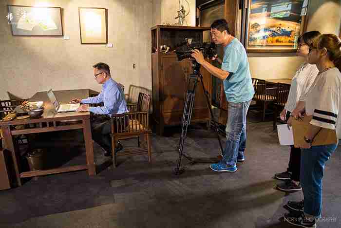 禮儀師的工作究竟有多不輕鬆呢？看看子牧師兄的工作日常就可略知一二，除了禮儀相關工作之外，子牧師兄還要不時上網回應「楊子佛教禮儀」FB 粉絲團的留言與問題。