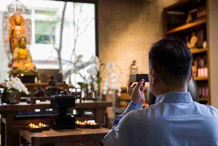 楊師兄說，儘管有時候不得不帶病負傷上陣，但能夠堅持到底，憑藉的可不只是意志力而已，還有佛菩薩的加持