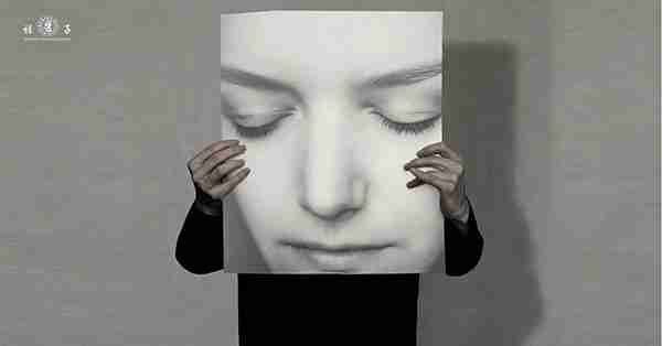  我從事婦女運動多年，我主張男女平等，傳統習俗有很多男尊女卑的東西，我不要