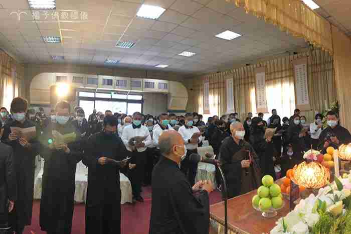 法鼓山法師與蓮友帶領與會眾親友的誦念祈願，在莊嚴的佛事會場與至誠念佛聲中祝福唐瑞彬菩薩