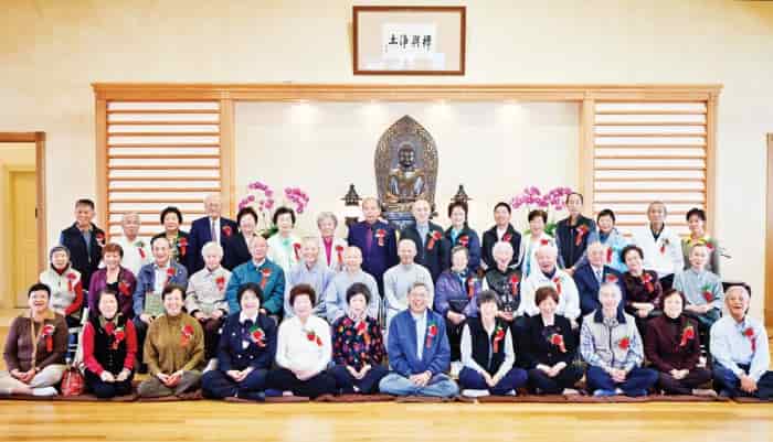 果舟法師曾任溫哥華道場監院，法緣遍及海內外，廣結善緣。