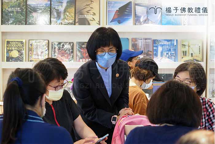 楊子佛教禮儀負責人楊子牧受到生死關懷教育推廣協會的邀請，與楊子共同主辦「死亡咖啡館遍地開花系列──身後預囑與環保葬講座」活動，偕經理林秋萍一同擔任與談人。