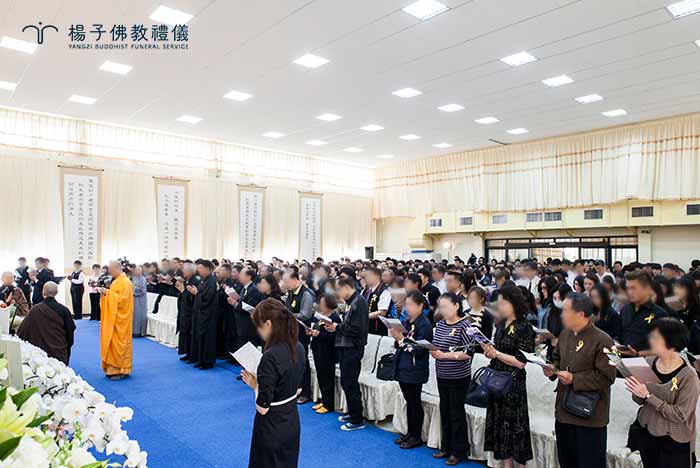 佛教葬禮重視冥陽兩利之精神內涵，並非只是誦經念佛之事，更是符合現代民情，提升殯葬文化素質與環保意識的具體落實作法。 圖:楊子佛教禮儀追思祝福