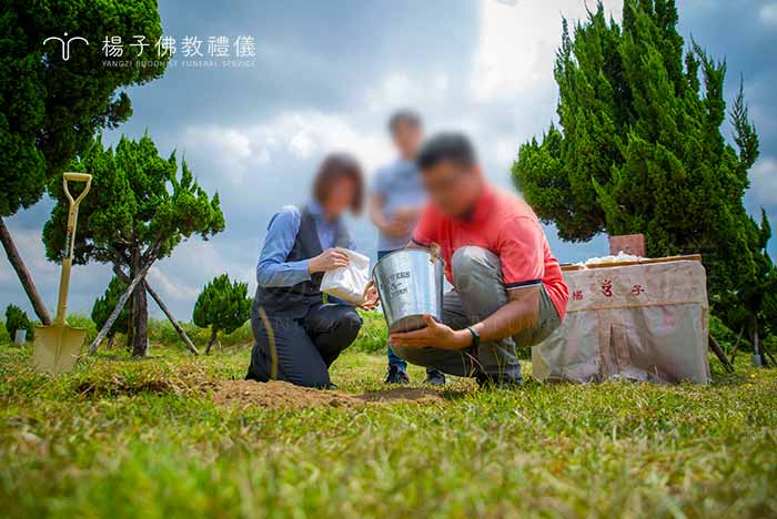 預約我的美好告別；透過生前預立遺囑，可依照宗教信仰、喜好等需求，規劃個人化葬禮型式、選擇自然葬法等事項，圓滿自主意願的身後事。 ｜楊子佛教禮儀公司