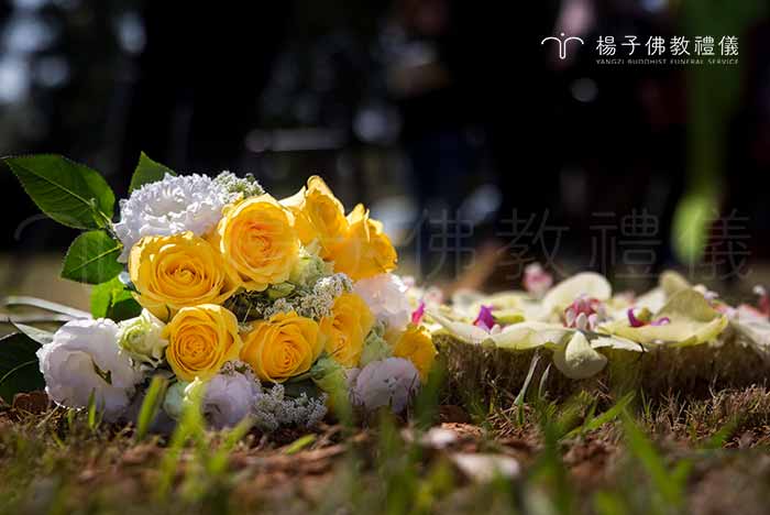 即使亡者的骨灰回歸大自然了，我們也能用其他精神性、紀念性的方式來追思亡者、傳送祝福的心意。 攝/楊子佛教禮儀