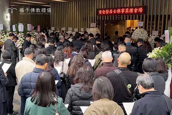 黃老師你廣結善緣，今天有你好多好多的學生、好多好多的朋友來送你，除了感恩你也向你告別。告別，不是結束，而是另一期生命的起點。更祝福您往生淨土，相信離苦的菩薩必很快的乘願再回人間，廣結善緣，廣度眾生，成就無上佛道。 攝/楊子佛教禮儀公司