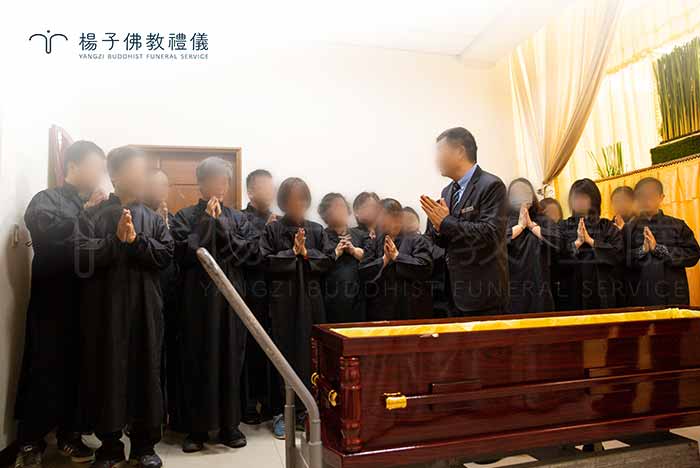 聖嚴法師曾說：「無論選擇哪一種葬禮，皆應以隆重莊嚴為首要原則，力求簡樸，讓亡者有尊嚴。能讓參與葬禮的人感受到亡者的尊嚴，也讓亡者的親友們有尊嚴，這就是最好的一種葬禮」。