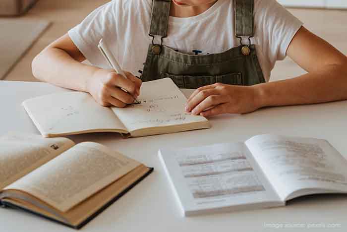 老化無可避免，健康才是最珍貴的資產。靜心、飲食清淡、適量運動，能提升免疫力，遠離貪嗔癡，營造清淨環境更益長壽。研究顯示，閱讀與教育能延壽，學習讓人生更豐盈，「向前有路，光明在望」。｜楊子佛教禮儀公司