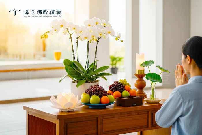 中元普渡的核心是感念先恩 。在莊嚴靜謐的佛堂中，以一盞心燈、一束素雅的鮮花，虔誠地為歷代祖先與在世親友祈福 ，將感恩化為最溫暖的祝福。｜楊子佛教禮儀公司