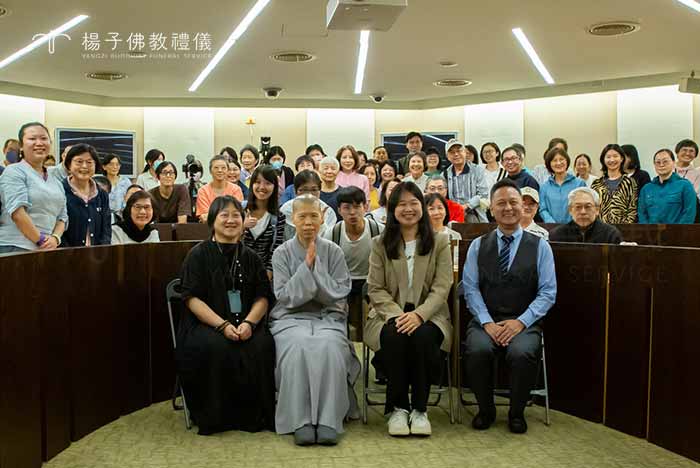 當生命教育走入學術殿堂。楊子牧先生受邀於法鼓文理學院主講『送行者的永續關懷』，分享如何將環保理念與佛化奠禮結合，實現對大地與心靈的雙重永續之願。｜楊子佛教禮儀公司