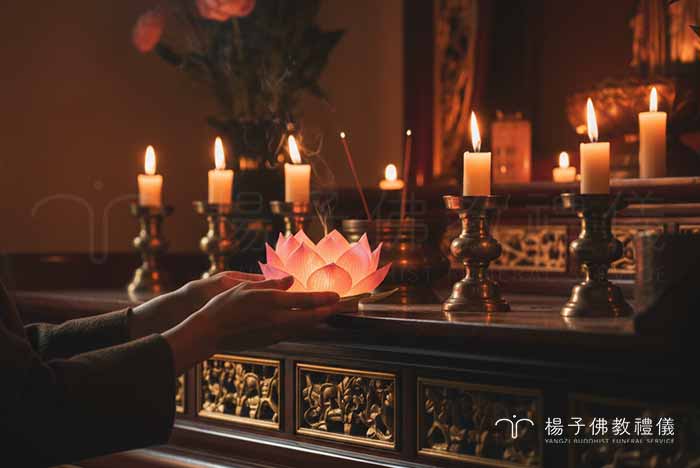 守喪未滿一年,逢年過節建議提前一日(如小年夜)準備心儀食物祭拜亡者,正日再祭祖。過年期間可多念佛號或誦《地藏經》迴向,以清淨心守歲,祈願親人離苦得樂、回歸淨土。 攝/楊子佛教禮儀公司 守喪未滿一年,逢年過節建議提前一日(如小年夜)準備心儀食物祭拜亡者,正日再祭祖。過年期間可多念佛號或誦《地藏經》迴向,以清淨心守歲,祈願親人離苦得樂、回歸淨土。|楊子佛教禮儀公司