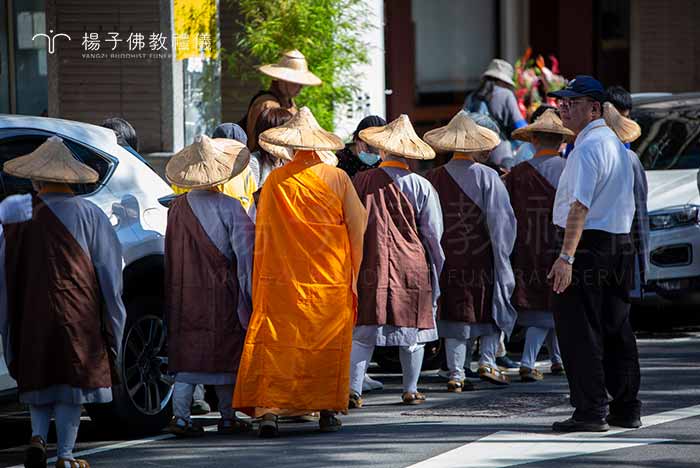 為慶祝佛光山開山六十週年與緬懷星雲大師百歲誕辰而啟建的行腳活動，每一步都承載著大師的人間佛教願景 。 ｜楊子佛教禮儀