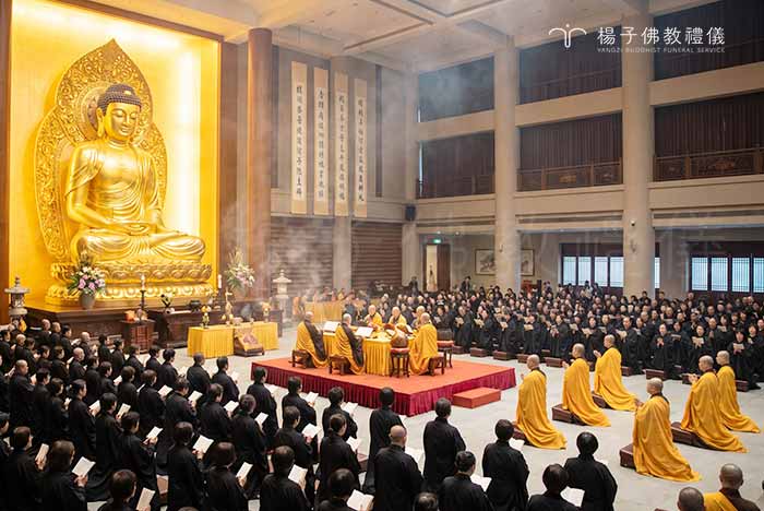 聖嚴法師曾開示:「拜懺,能夠解怨釋結,除病消災,超度亡靈;能夠除愚癡而得智慧,除瞋恨而得慈悲。」 攝/楊子佛教禮儀公司 聖嚴法師曾開示:「拜懺,能夠解怨釋結,除病消災,超度亡靈;能夠除愚癡而得智慧,除瞋恨而得慈悲。」|楊子佛教禮儀公司